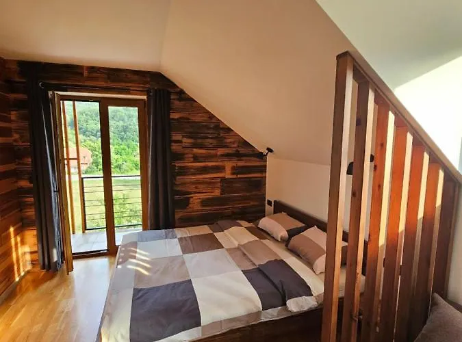 112 * موكرا غورا