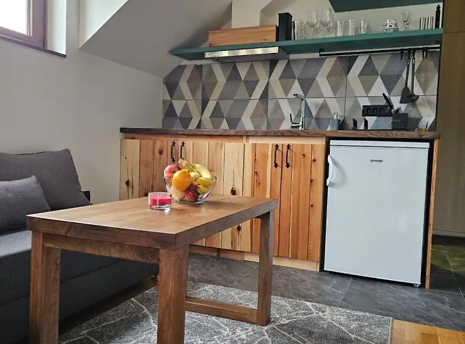 112 * موكرا غورا